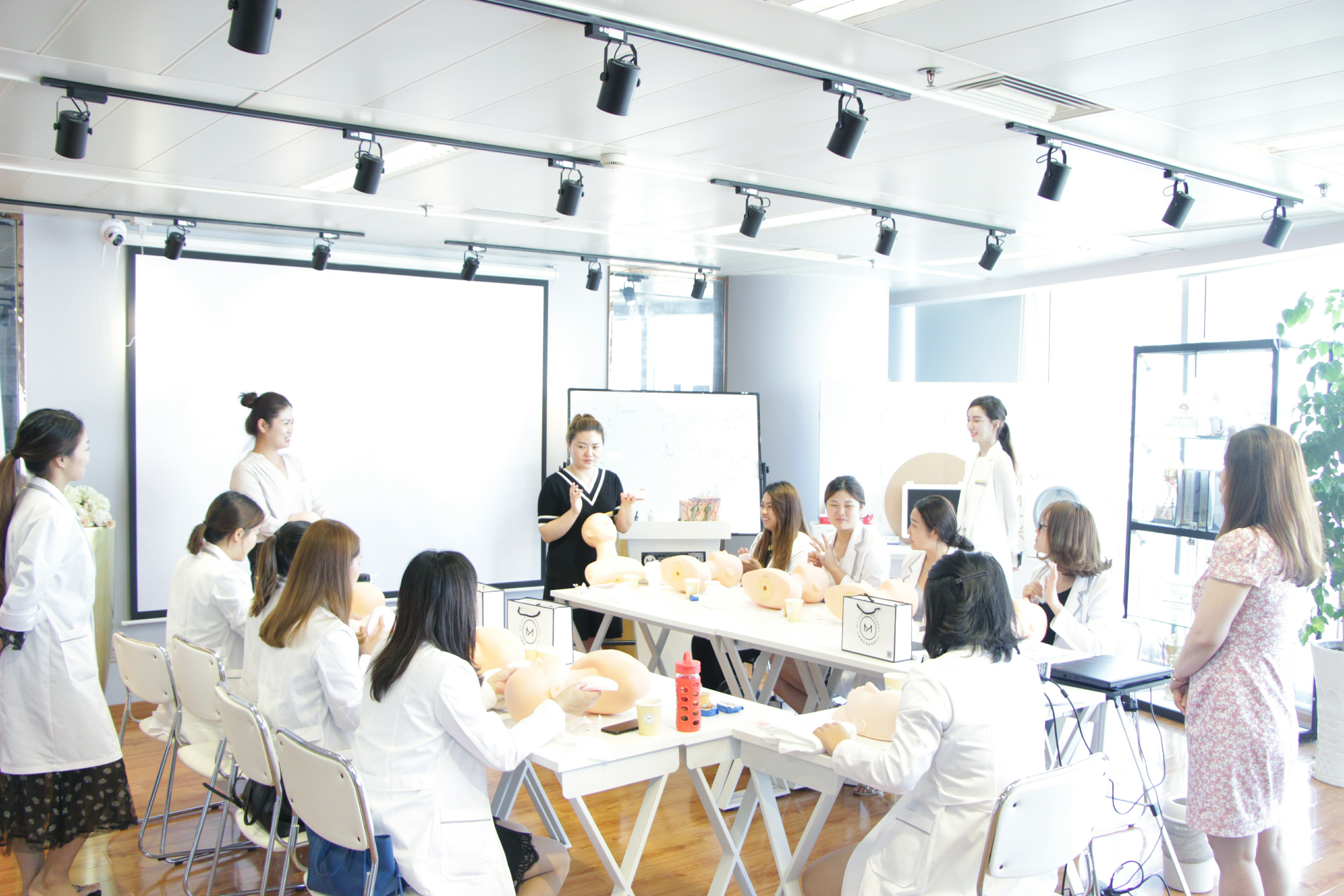 米娅皮肤管理培训0910期开课第一天 开启专业护肤之旅